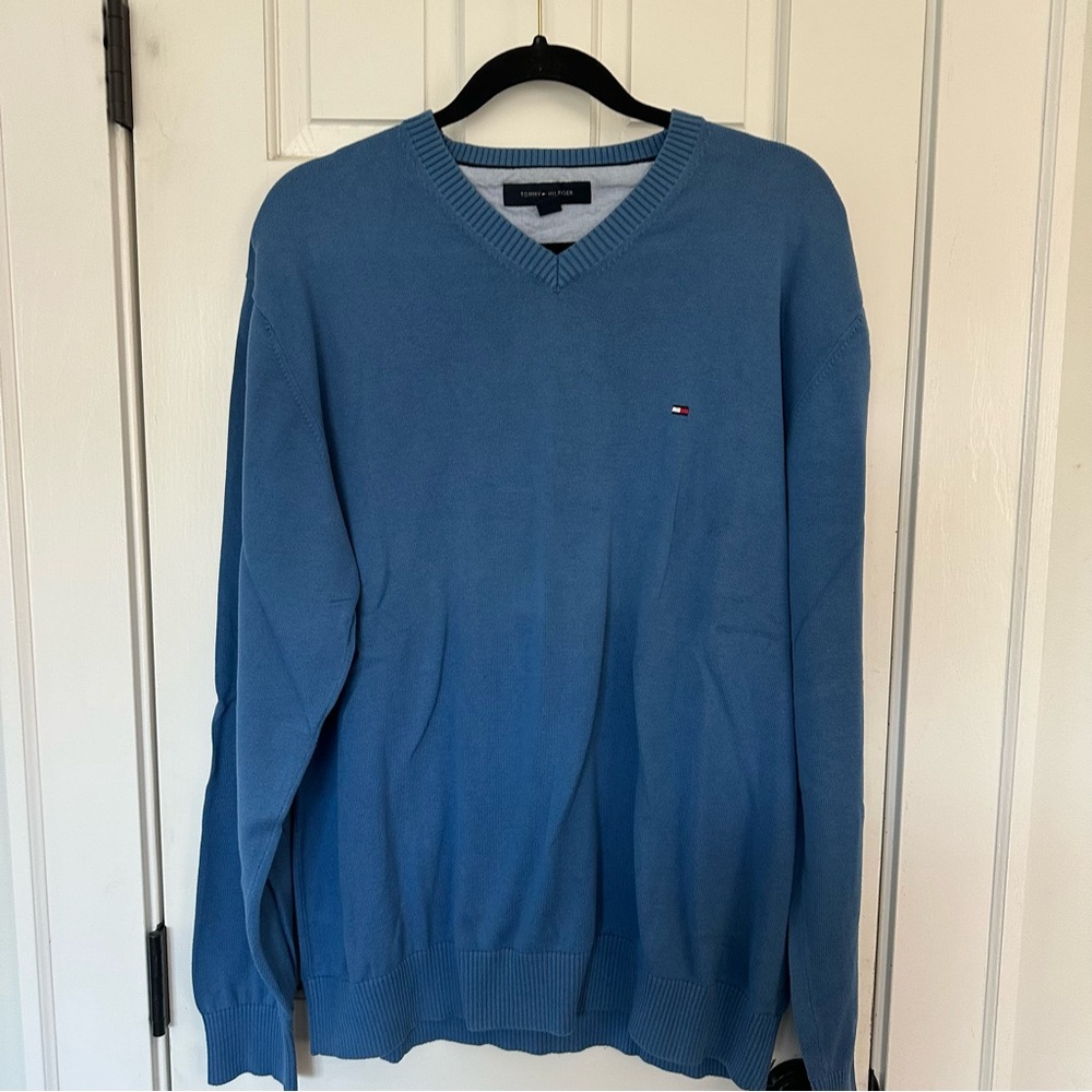 Set of Three Tommy Hilfiger Classic Striped V-Neck‎ Sweater - Picture 7 of 8